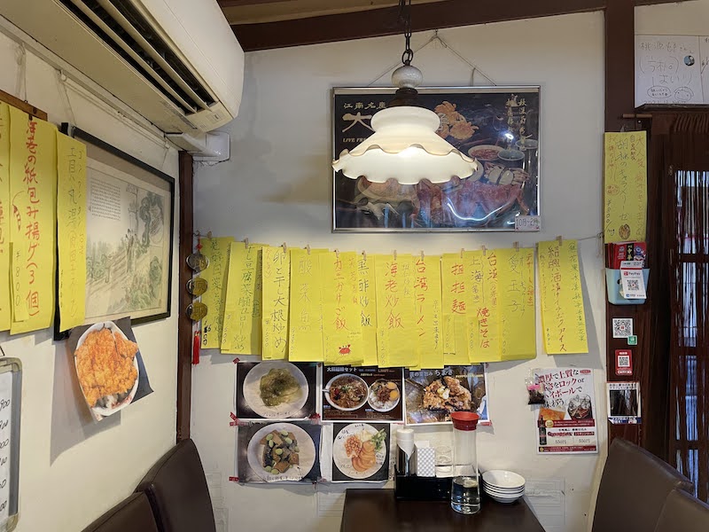 横浜中華街にある台湾料理店「桃源邨」の内観写真１