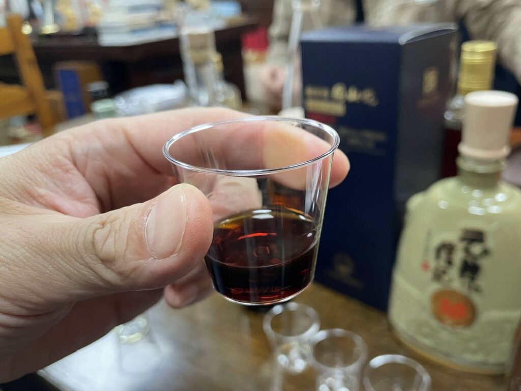 浙江省紹興市にある紹興酒の酒蔵にて、黄酒を試飲（自身で撮影