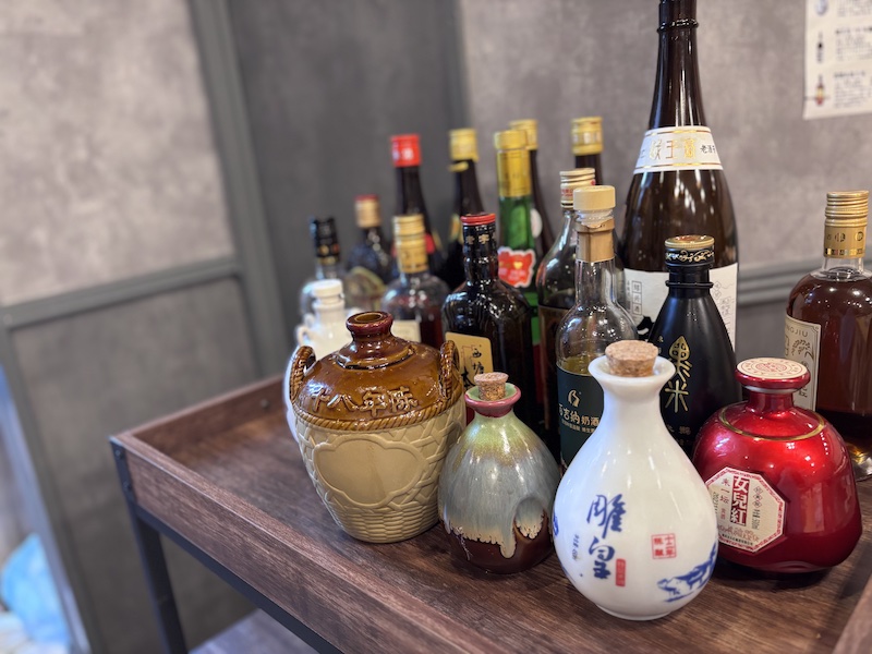 新宿にある南方急行で開催した黄酒の会で提供した紹興酒や黄酒のボトル。